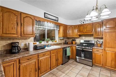 Kitchen - 473 E Lomar Ave, Carlisle, OH 45005 photo 2 of 3