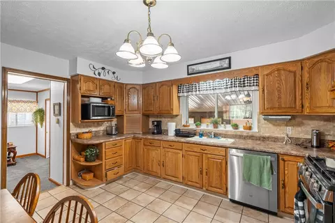 Kitchen - 473 E Lomar Ave, Carlisle, OH 45005 photo 1 of 3