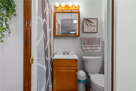 Bath - 473 E Lomar Ave, Carlisle, OH 45005 photo 1 of 2