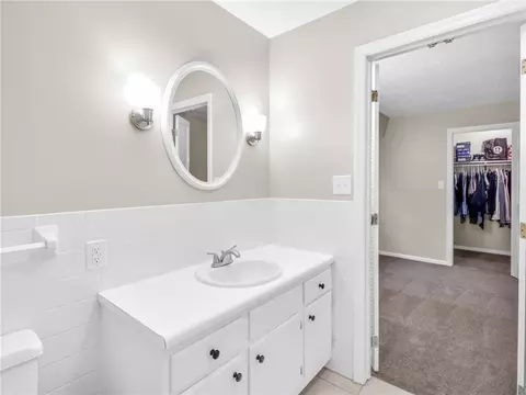 Bath - 8710 Park Haven Pt, Centerville, OH 45458 photo 3 of 4
