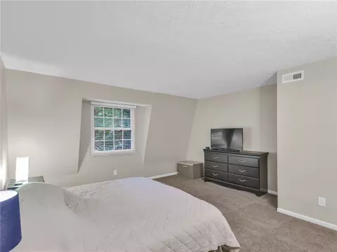 Bedroom - 8710 Park Haven Pt, Centerville, OH 45458 photo 2 of 5