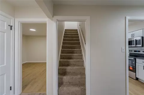 Entry Way - 520 Earnshaw Dr, Kettering, OH 45429 photo 4 of 6