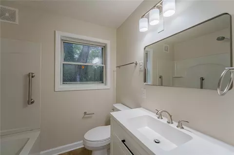 Bath - 520 Earnshaw Dr, Kettering, OH 45429 photo 1 of 4