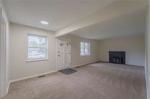 Living - 520 Earnshaw Dr, Kettering, OH 45429 photo 1 of 5