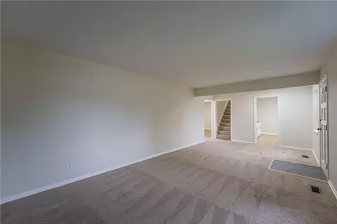 Living - 520 Earnshaw Dr, Kettering, OH 45429 photo 5 of 5