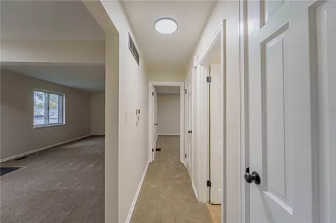 Entry Way - 520 Earnshaw Dr, Kettering, OH 45429 photo 3 of 6