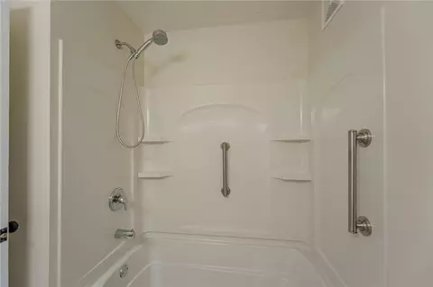 Bath - 520 Earnshaw Dr, Kettering, OH 45429 photo 2 of 4