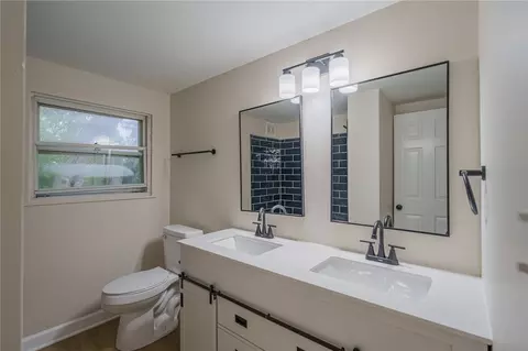 Bath - 520 Earnshaw Dr, Kettering, OH 45429 photo 3 of 4