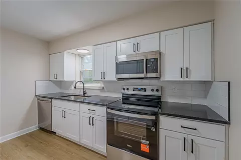 Kitchen - 520 Earnshaw Dr, Kettering, OH 45429 photo 3 of 3