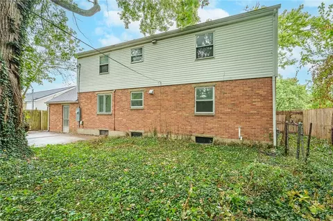 Exterior - 520 Earnshaw Dr, Kettering, OH 45429 photo 4 of 5