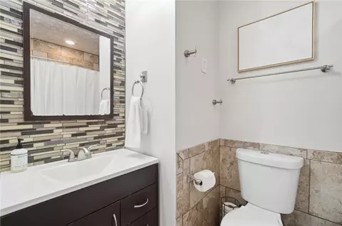 Bath - 3201 Ridgeview Ave, Kettering, OH 45409 photo 4 of 5
