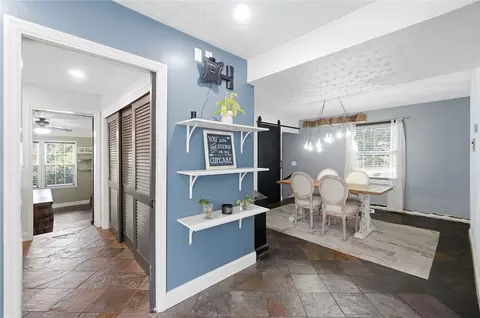 Entry Way - 3201 Ridgeview Ave, Kettering, OH 45409 photo 4 of 5