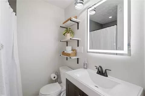 Bath - 3201 Ridgeview Ave, Kettering, OH 45409 photo 2 of 5
