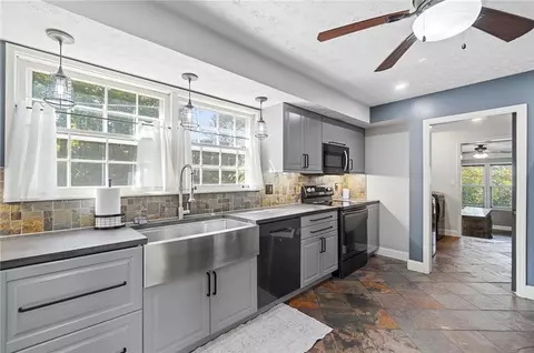 Kitchen - 3201 Ridgeview Ave, Kettering, OH 45409 photo 2 of 3
