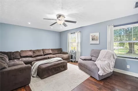 Living - 3201 Ridgeview Ave, Kettering, OH 45409 photo 2 of 2