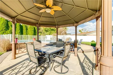 Exterior - 5212 Ottawa Dr, Fairborn, OH 45324 photo 7 of 12