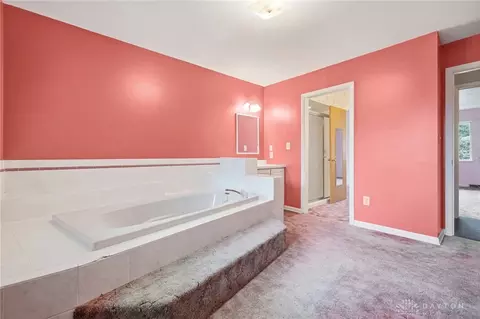 Bath - 386 Silvertree Ln, Centerville, OH 45459 photo 3 of 8