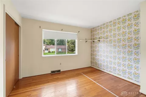 Bedroom - 386 Silvertree Ln, Centerville, OH 45459 photo 4 of 9