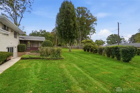 Exterior - 386 Silvertree Ln, Centerville, OH 45459 photo 11 of 13