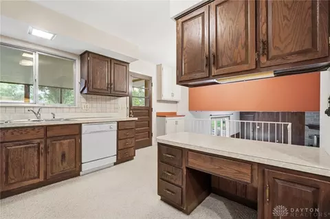 Kitchen - 386 Silvertree Ln, Centerville, OH 45459 photo 5 of 6