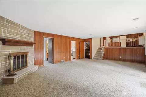 Living - 386 Silvertree Ln, Centerville, OH 45459 photo 9 of 12