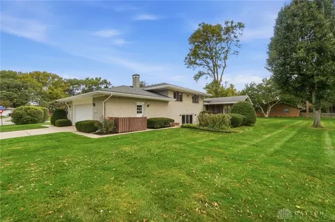 Exterior - 386 Silvertree Ln, Centerville, OH 45459 photo 7 of 13