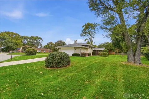 Exterior - 386 Silvertree Ln, Centerville, OH 45459 photo 13 of 13