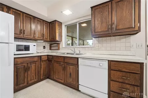 Kitchen - 386 Silvertree Ln, Centerville, OH 45459 photo 1 of 6