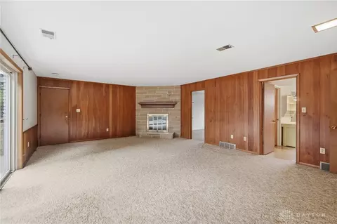 Living - 386 Silvertree Ln, Centerville, OH 45459 photo 7 of 12