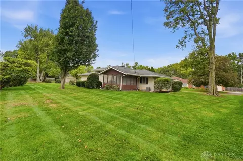 Exterior - 386 Silvertree Ln, Centerville, OH 45459 photo 6 of 13