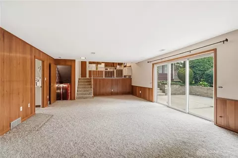 Living - 386 Silvertree Ln, Centerville, OH 45459 photo 10 of 12