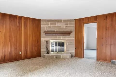 Living - 386 Silvertree Ln, Centerville, OH 45459 photo 6 of 12