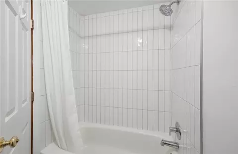 Bath - 35 Waterford Dr, Centerville, OH 45458 photo 3 of 3
