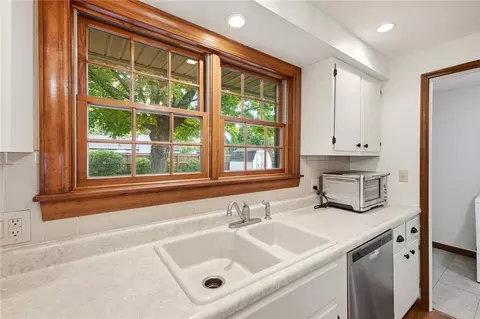 Kitchen - 35 Waterford Dr, Centerville, OH 45458 photo 4 of 4