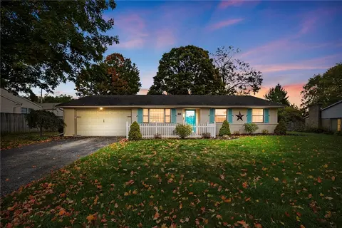 35 Waterford Dr, Centerville, OH 45458