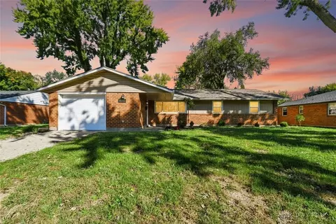 4877 Fishburg Rd, Huber Heights, OH 45424