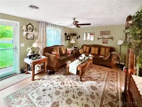 Living - 414 Judy Ln, Gratis, OH 45330 photo 2 of 3