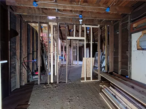 Entry Way - 1001 Clifton Ave, Springfield, OH 45505 photo 5 of 6