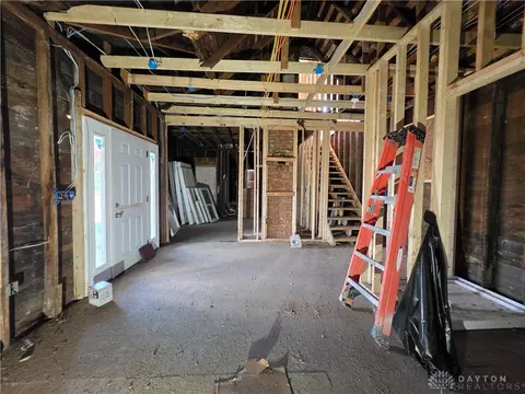 Entry Way - 1001 Clifton Ave, Springfield, OH 45505 photo 2 of 6