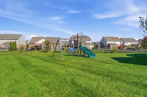 Exterior - 9762 Brooks Bend Ct, Centerville, OH 45458 photo 12 of 13