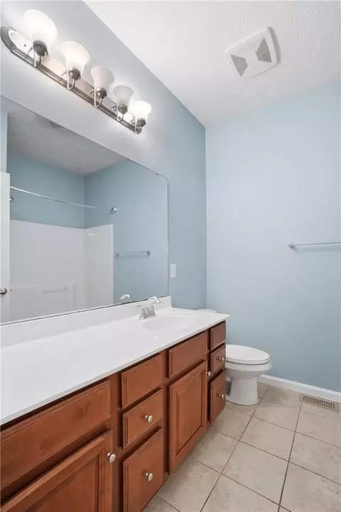 Bath - 9762 Brooks Bend Ct, Centerville, OH 45458 photo 6 of 8
