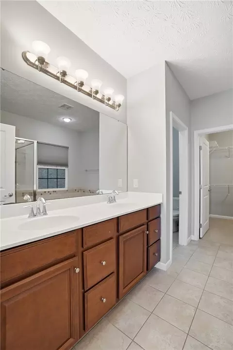 Bath - 9762 Brooks Bend Ct, Centerville, OH 45458 photo 2 of 8