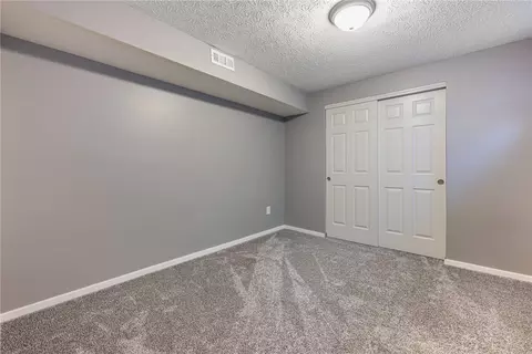 Bedroom - 1587 Glenn Abbey Dr, Kettering, OH 45420 photo 7 of 8