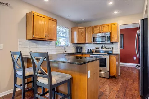 Kitchen - 1587 Glenn Abbey Dr, Kettering, OH 45420 photo 3 of 4