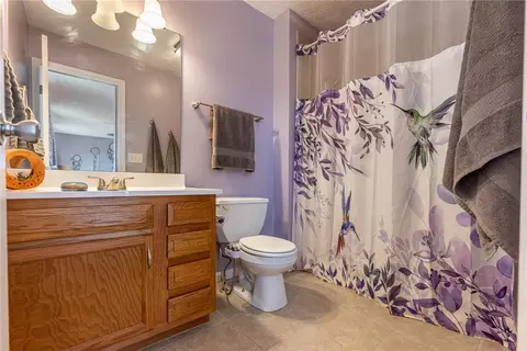 Bath - 1587 Glenn Abbey Dr, Kettering, OH 45420 photo 3 of 4