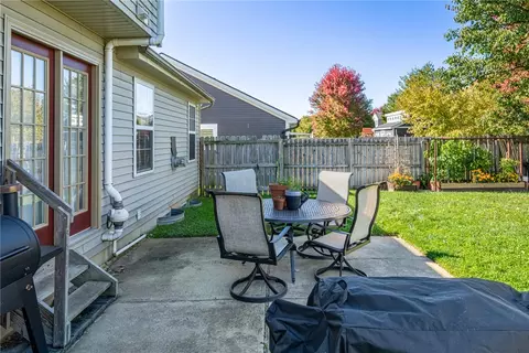 Exterior - 1587 Glenn Abbey Dr, Kettering, OH 45420 photo 7 of 10