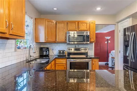 Kitchen - 1587 Glenn Abbey Dr, Kettering, OH 45420 photo 4 of 4