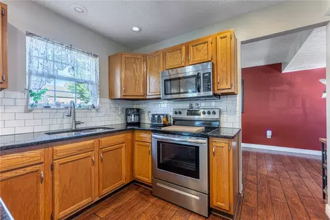 Kitchen - 1587 Glenn Abbey Dr, Kettering, OH 45420 photo 2 of 4