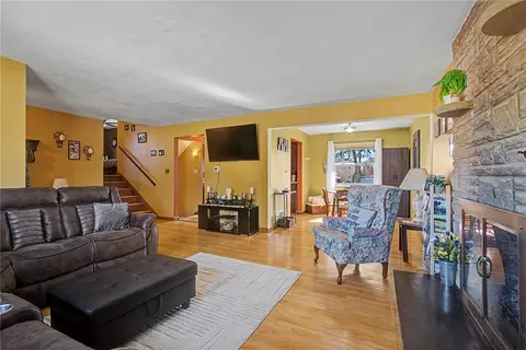 Living - 3836 Benfield Dr, Kettering, OH 45429 photo 3 of 4