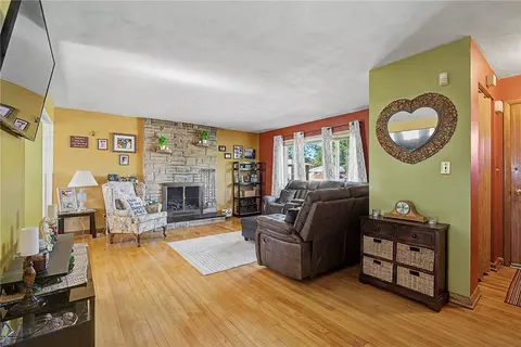 Living - 3836 Benfield Dr, Kettering, OH 45429 photo 1 of 4